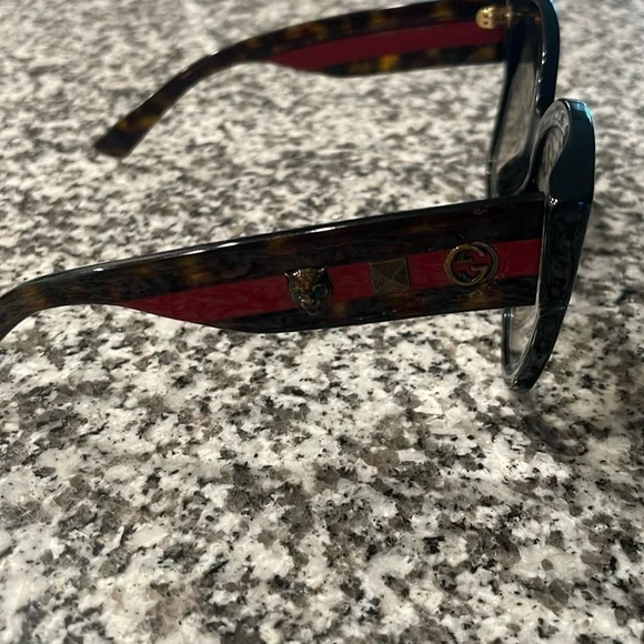 Gucci sunglasses. - Picture 4 of 5